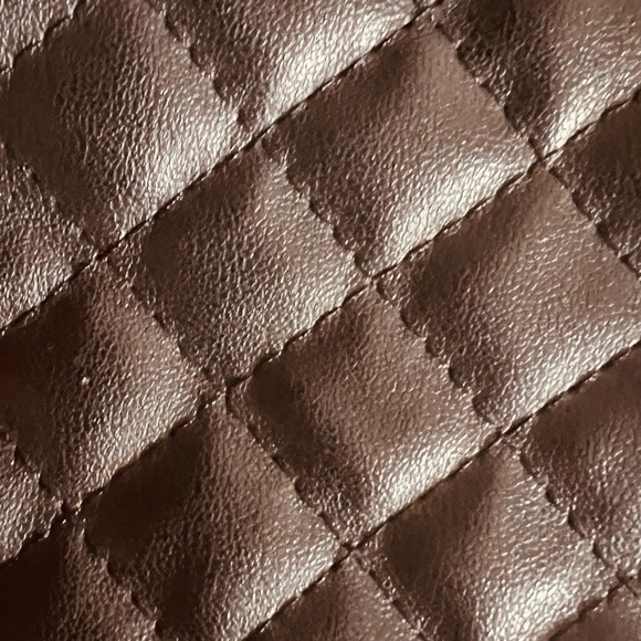 ✨Hello Kitty 2008 Sanrio Silver Bow Quilted Black Large
Tote Shoulder Bag Purse✨ - Picture 6 of 7